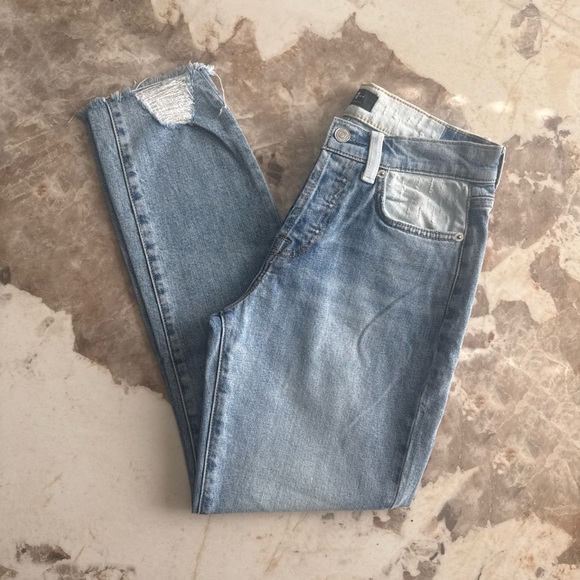 7 For All Mankind Denim - EUC 7 for All Mankind Light Wash Women's Skinny Jeans with Subtle Distress